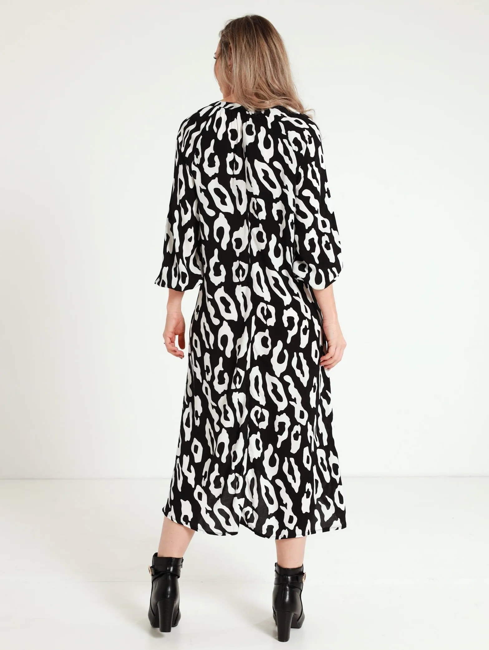 3/4 Sleeve Monochrome Midi Shift Dress - Black/White