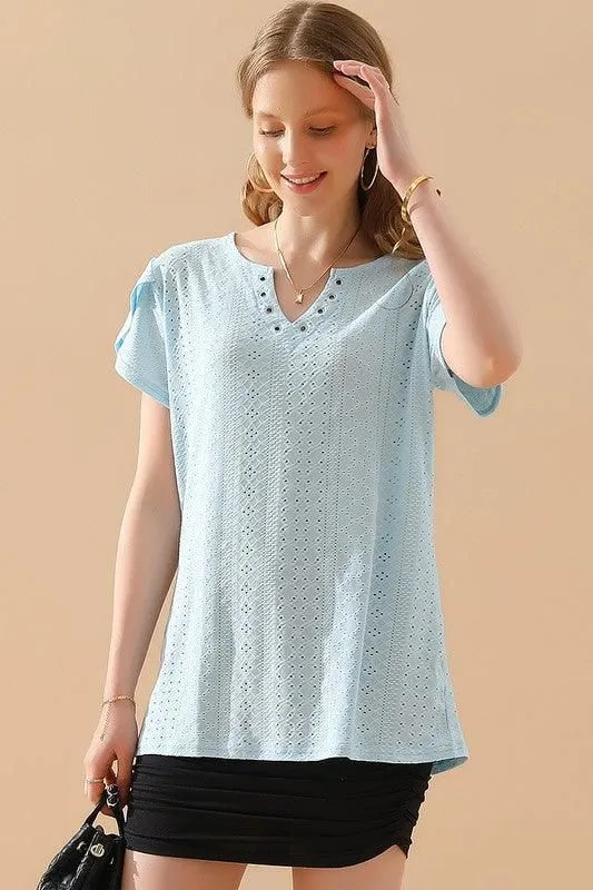 BUCKLED V NECK PUNCHING LACE TULIP SLEEVE TEE