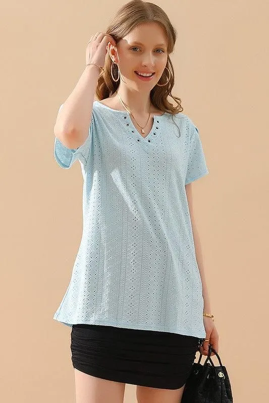 BUCKLED V NECK PUNCHING LACE TULIP SLEEVE TEE