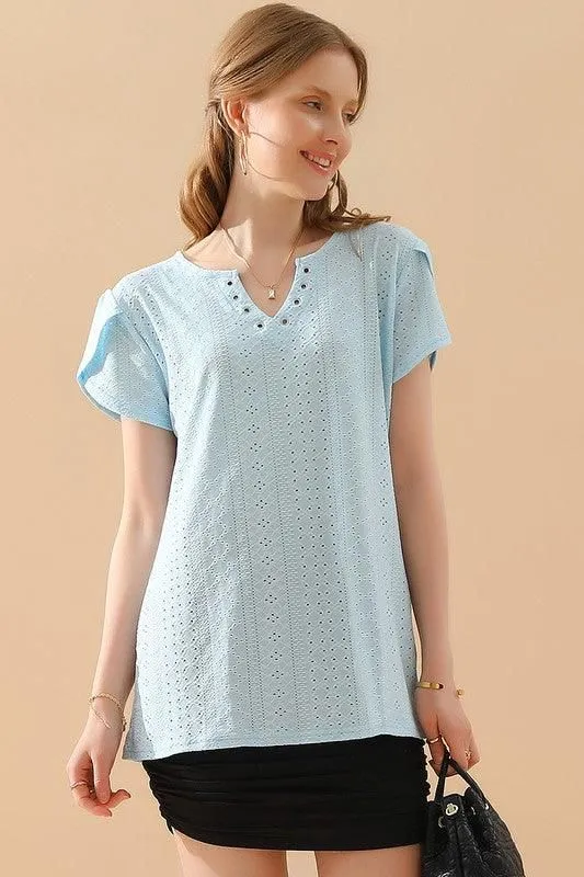 BUCKLED V NECK PUNCHING LACE TULIP SLEEVE TEE