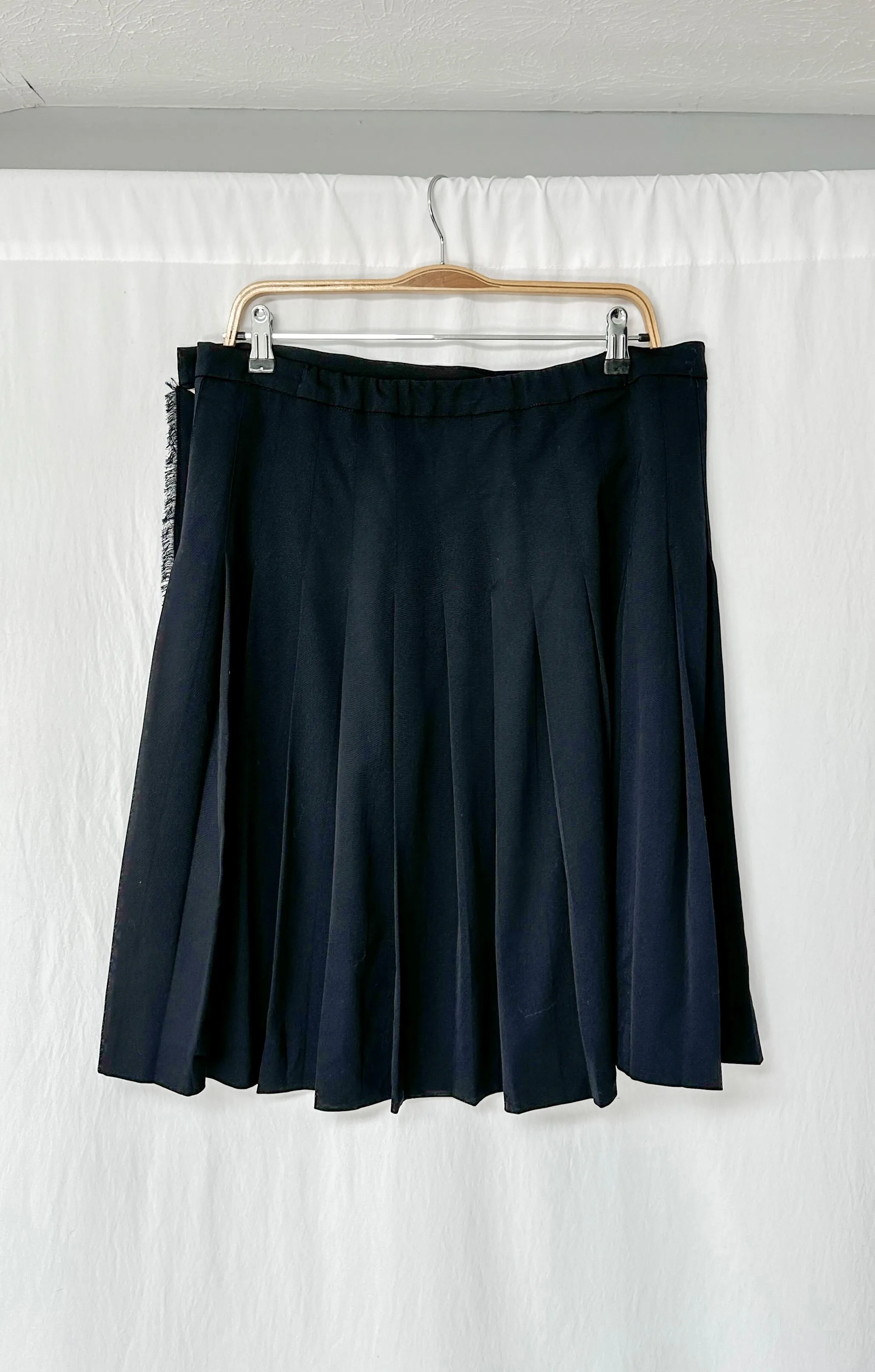 Burberry Dark Navy Blue Classic Pleated Wrap Skirt (12)