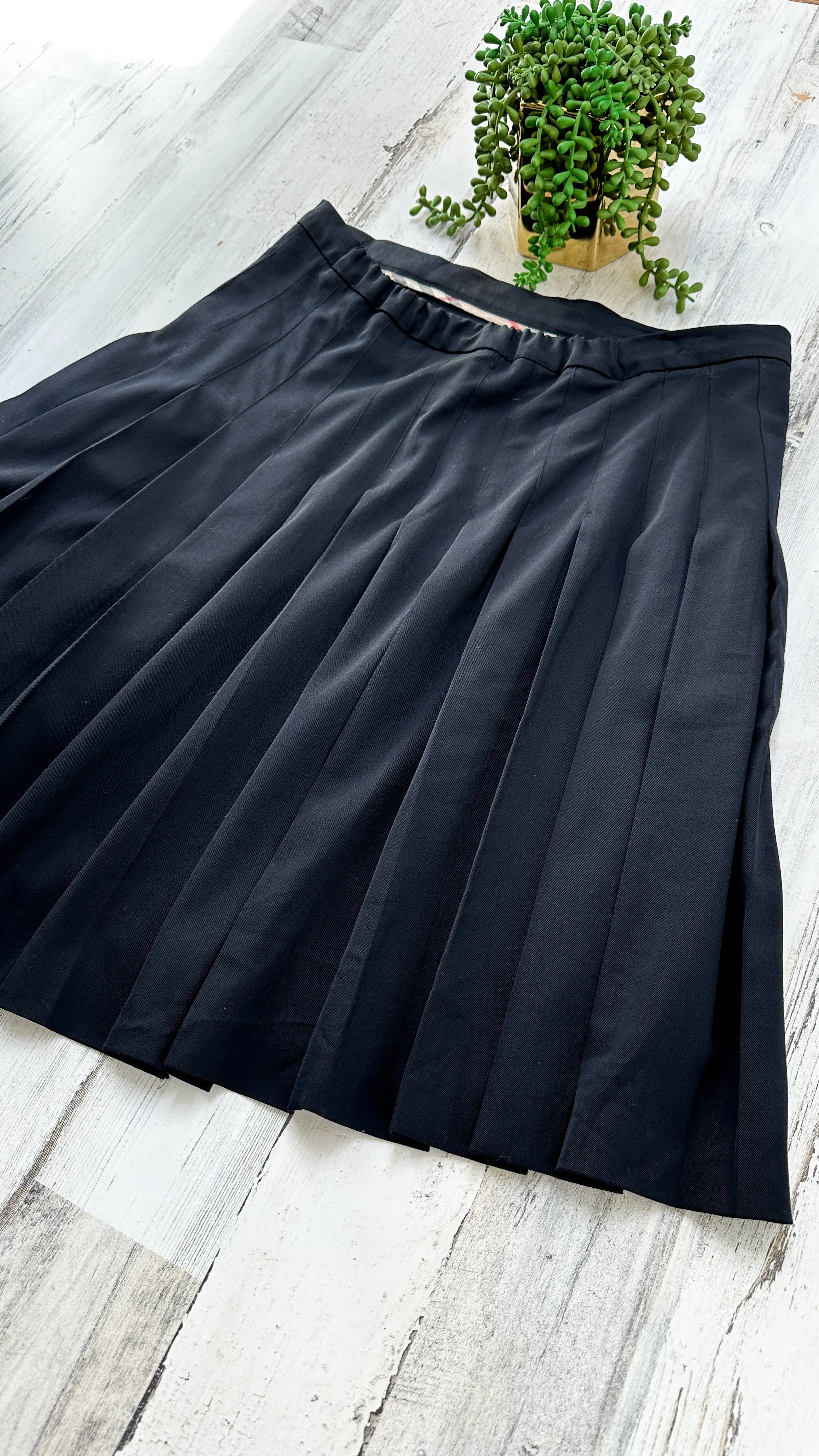 Burberry Dark Navy Blue Classic Pleated Wrap Skirt (12)