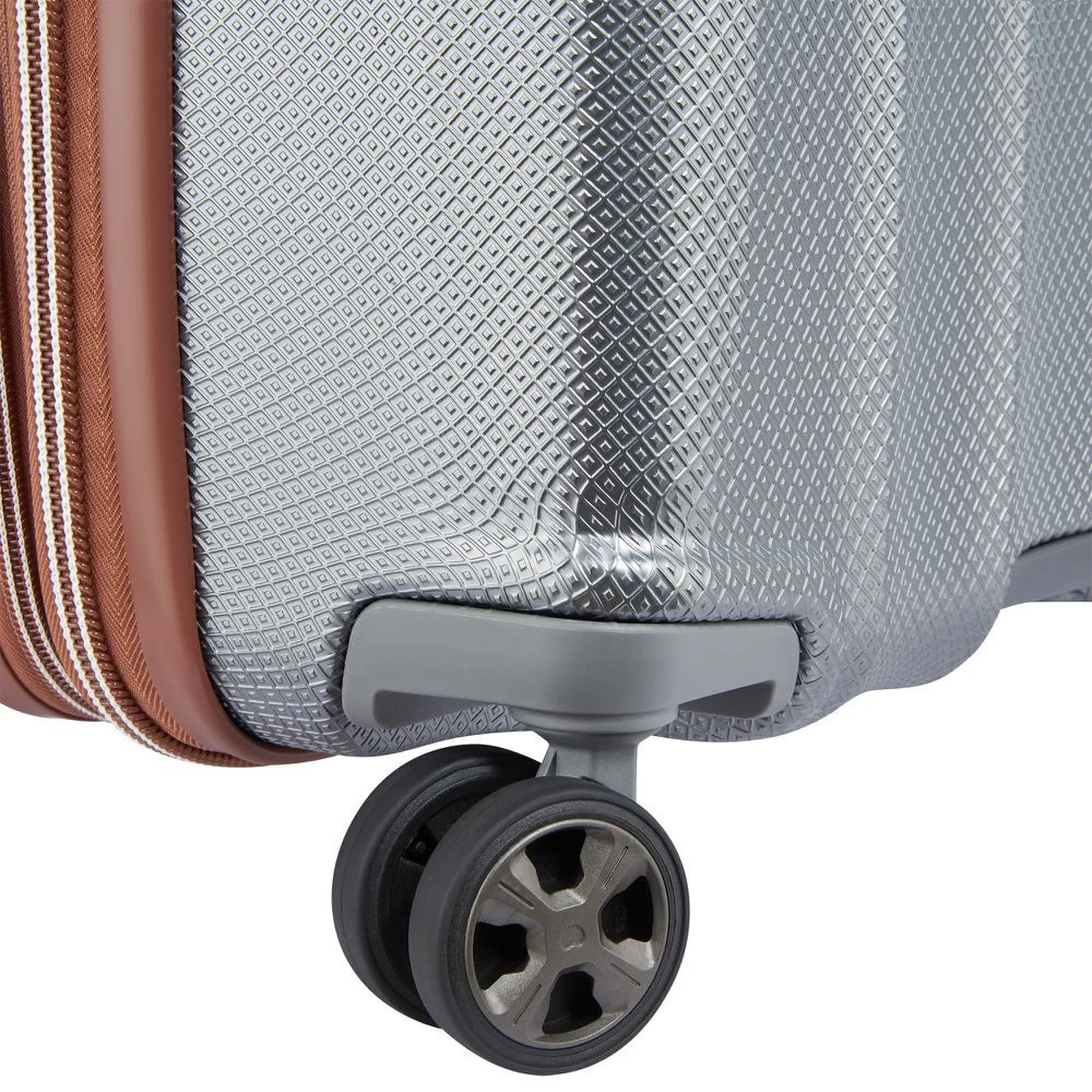 Delsey St Tropez 28" Expandable Spinner