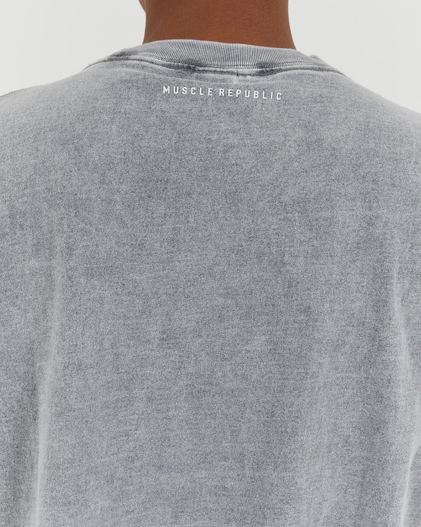 ESSENTIALS CROPPED TEE - FADED GREY