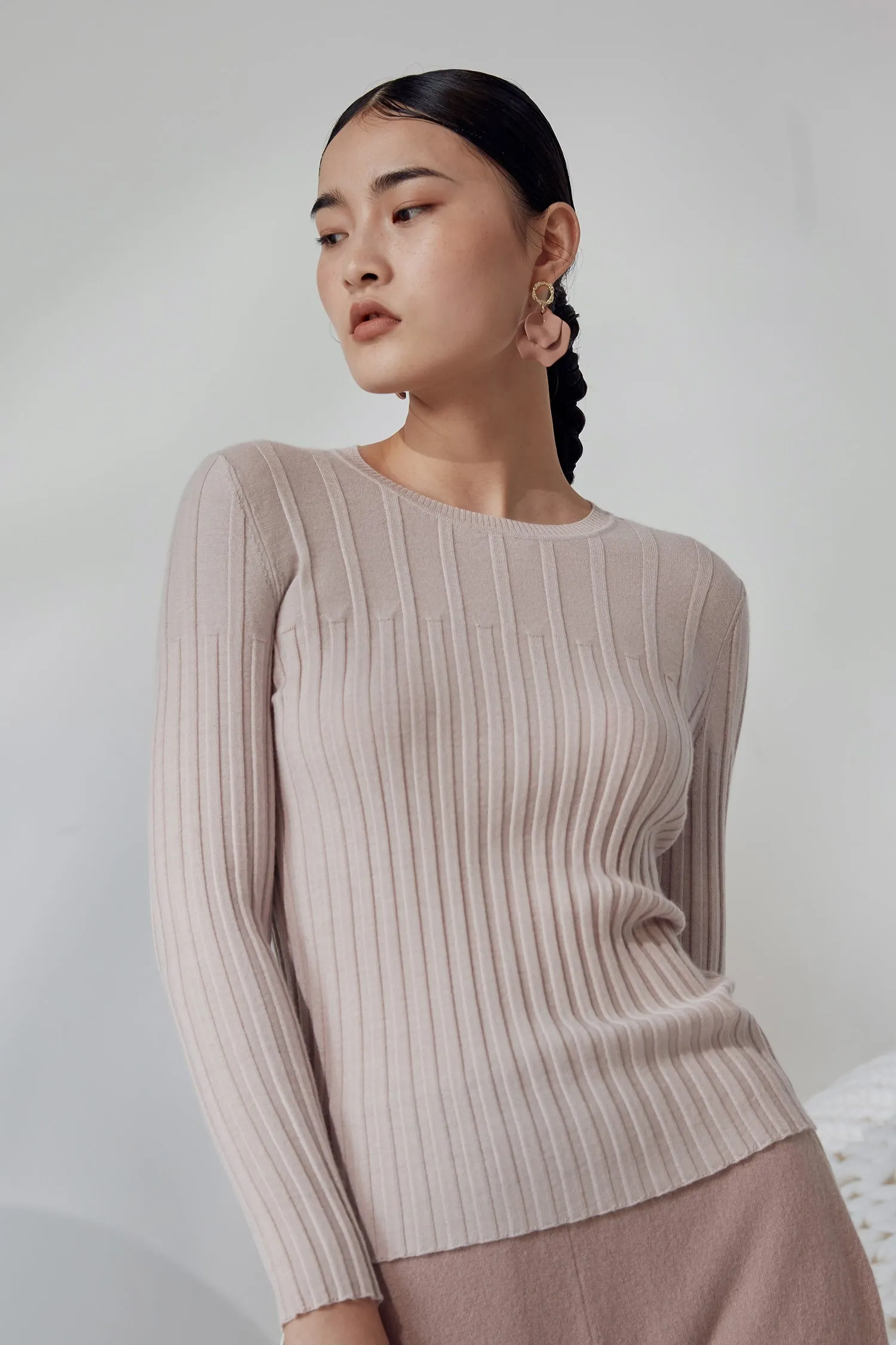 Slim-fitting 100% cashmere jumper